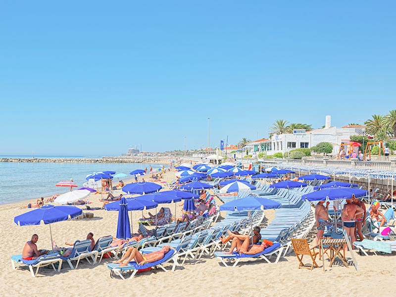 hostal termes sitges barcelona playa pueblo - Entorno Hostal en Sitges